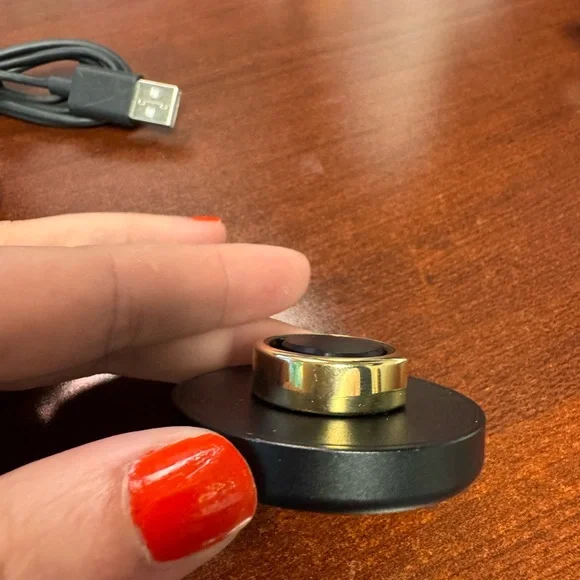 Oura Ring Gen 3 Heritage Gold Size 8 with Charger - Picture 3 of 4